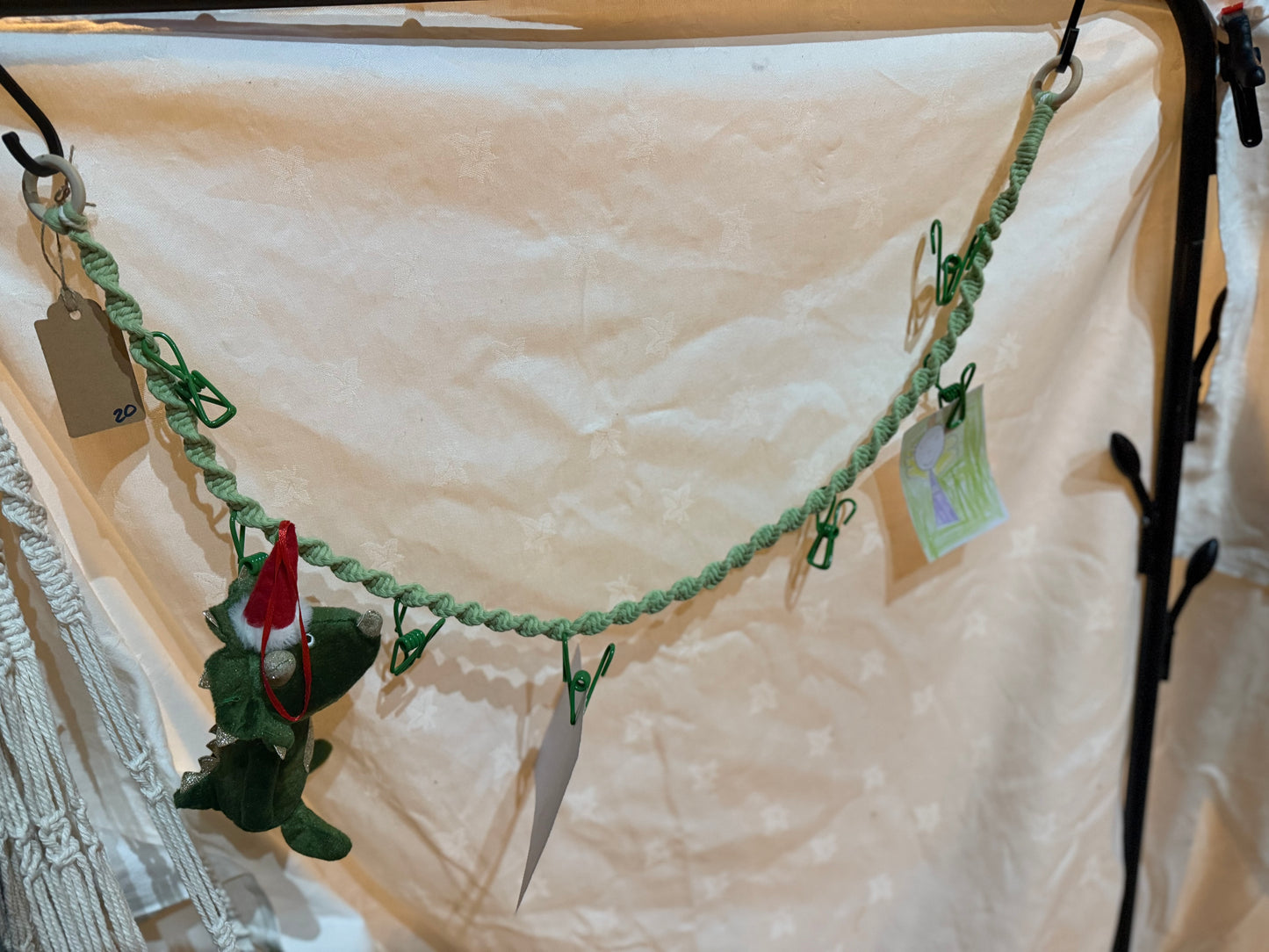 Display garland with clips