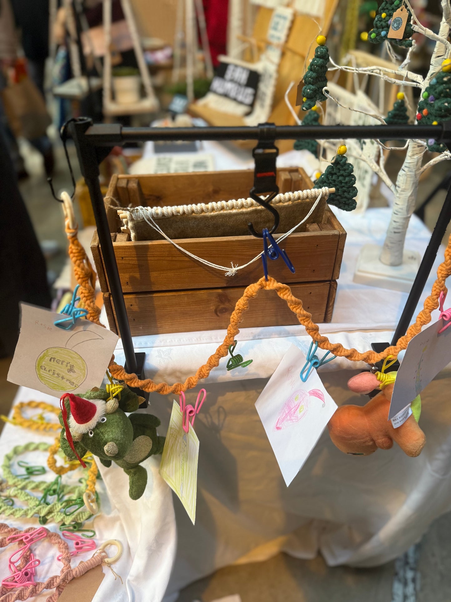 Display garland with clips