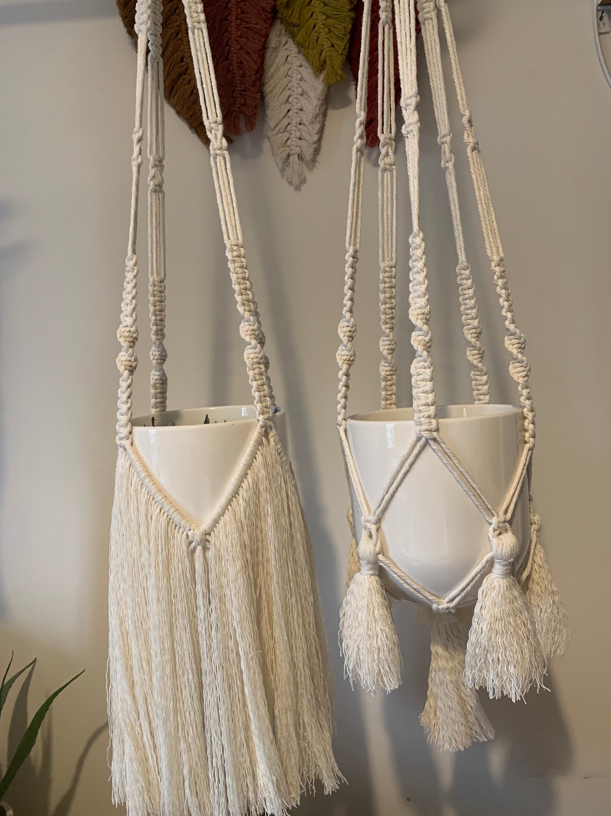 Macramé plant hanger - Natural cord with natural pompom tassels